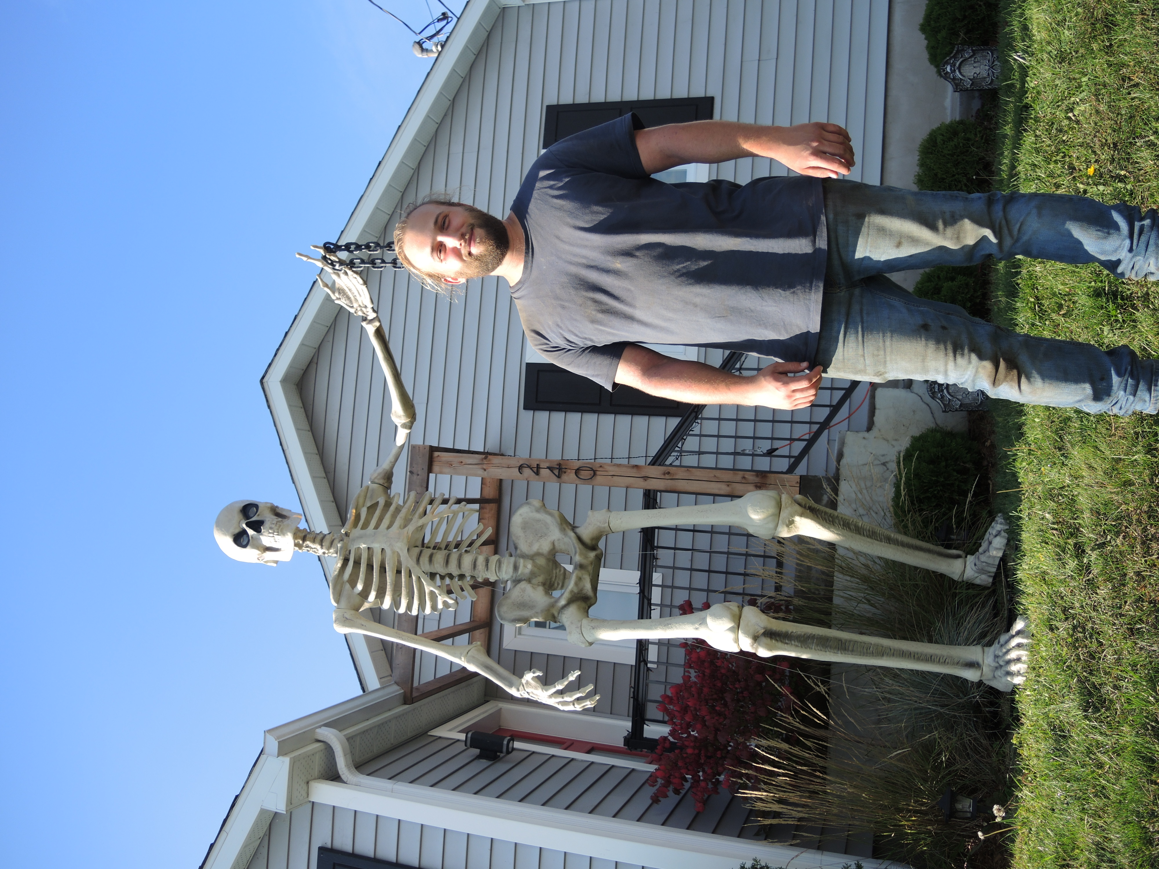 Image illustrant l'article: Un squelette géant pour accueillir les « petits monstres »