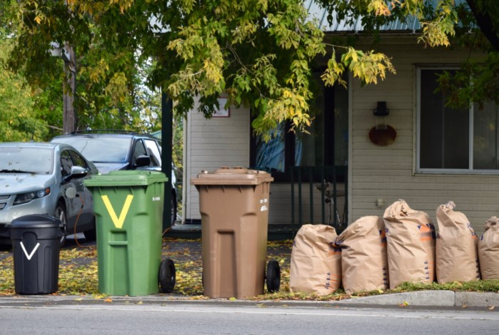 Le bac brun pour les feuilles mortes et résidus verts