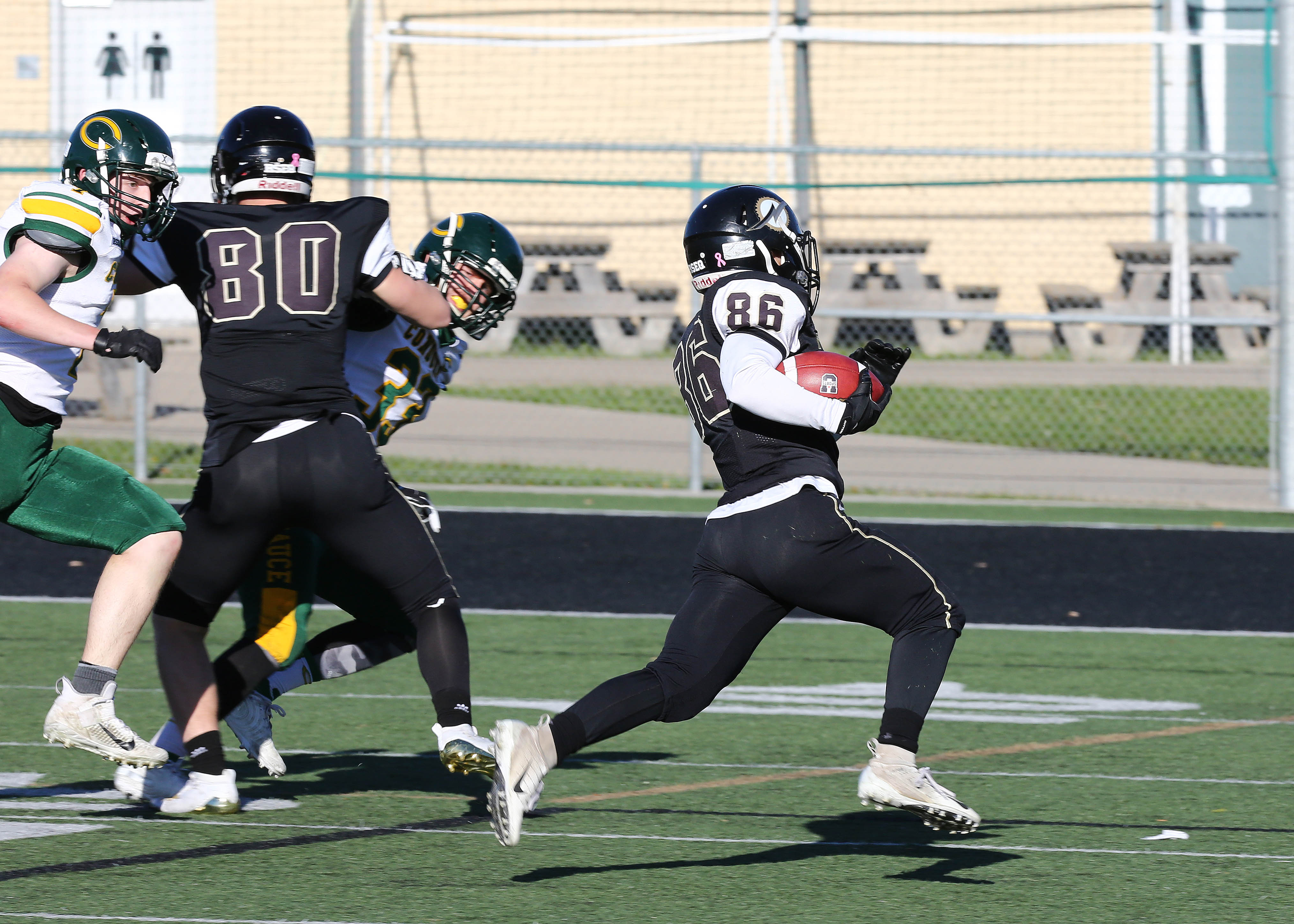 Le Noir et Or une équipe tissée serrée