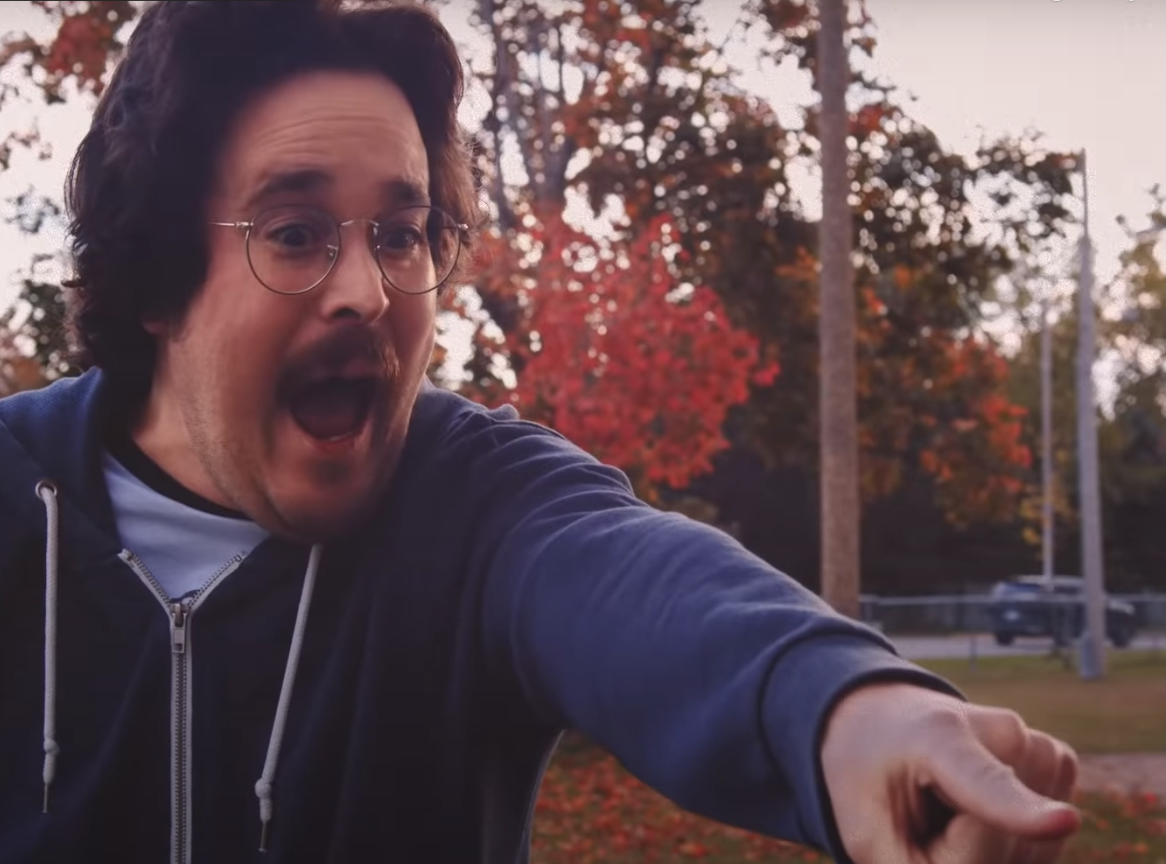 Image illustrant l'article: Dominic Massicotte en vedette dans le nouveau vidéoclip de François Pérusse