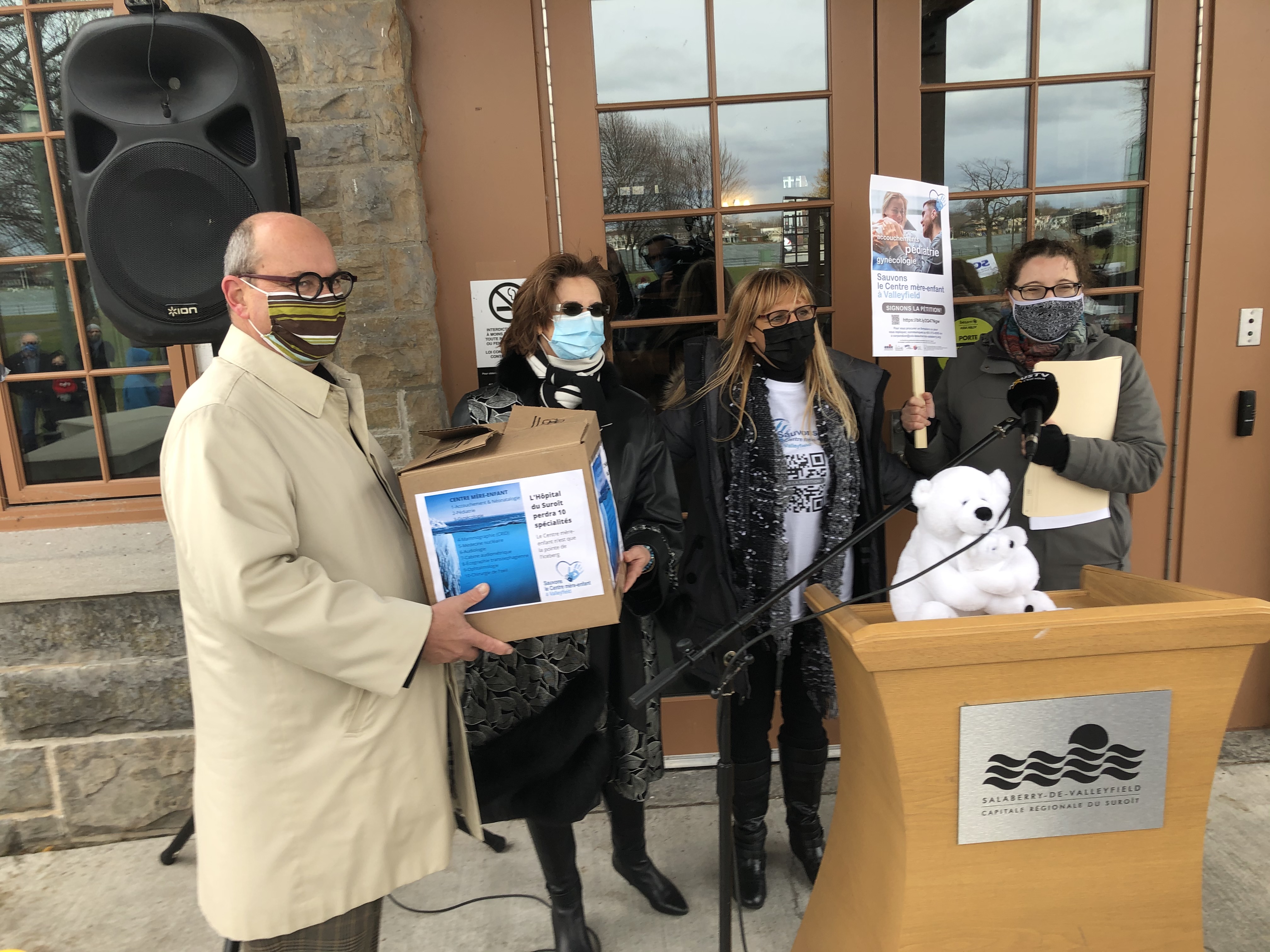 Image illustrant l'article: VIDÉO - 7855 signatures et 49 résolutions pour le maintien du Centre mère-enfant à l’Hôpital 