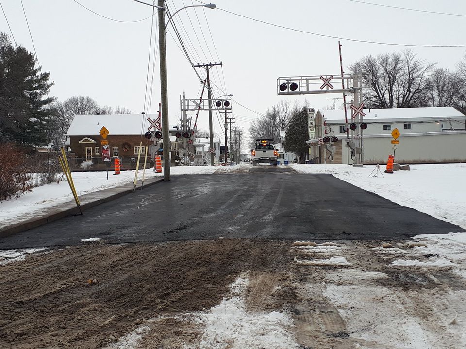 Image illustrant l'article: Les Coteaux: le passage à niveau de la rue Sauvé accessible