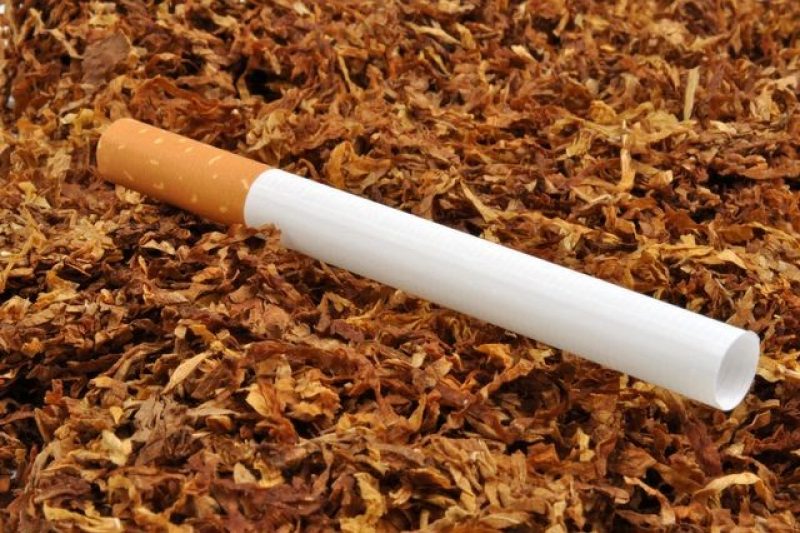 Deux Ontariens écopent de plus de 200 000 $ d&rsquo;amende pour contrebande de tabac