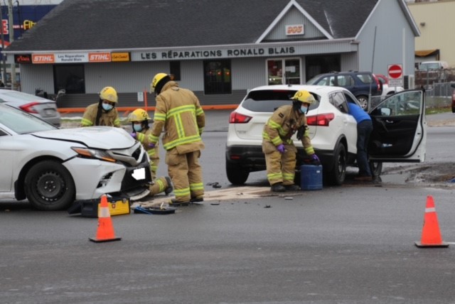 Deux voitures font collision sur le boul. Mgr-Langlois