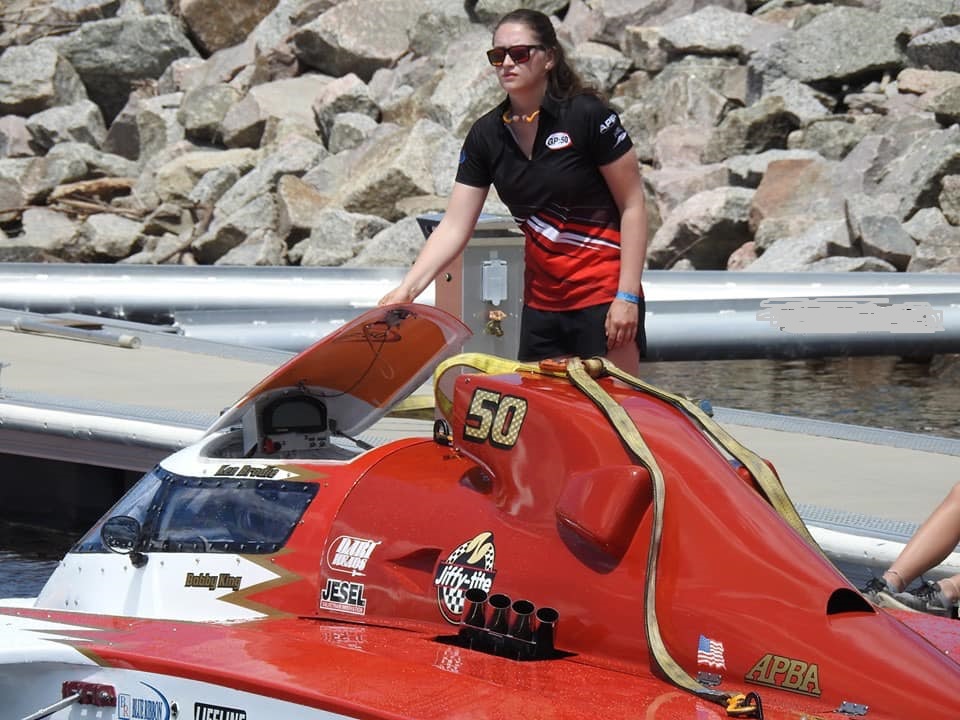 Image illustrant l'article: Une pilote sur le circuit motonautique