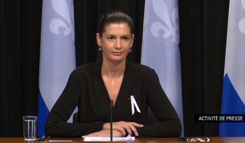 Le gouvernement resserre les mesures dans les commerces