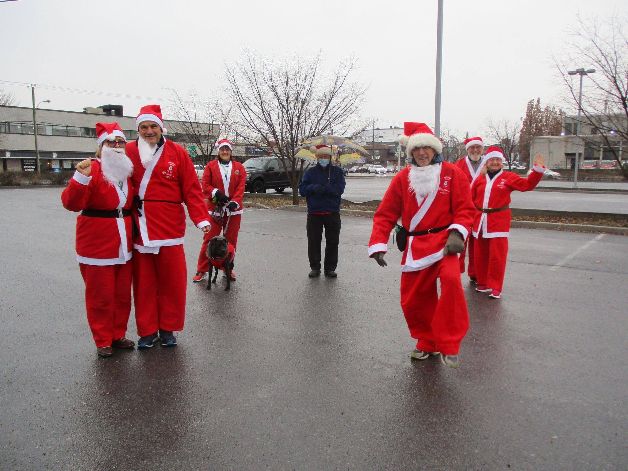 Image illustrant l'article: Une course de pères Noël au centre-ville