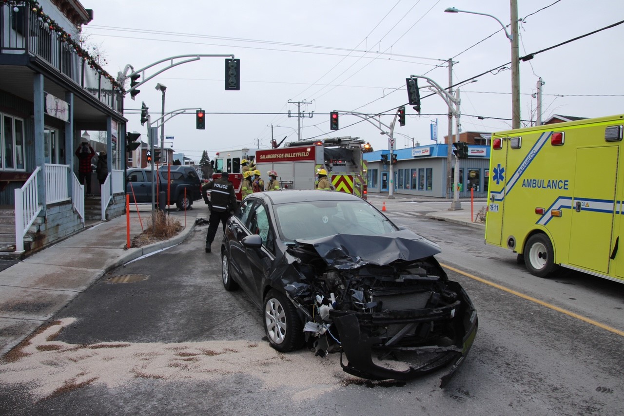 Blessée mineure et dommages à un commerce après un accident