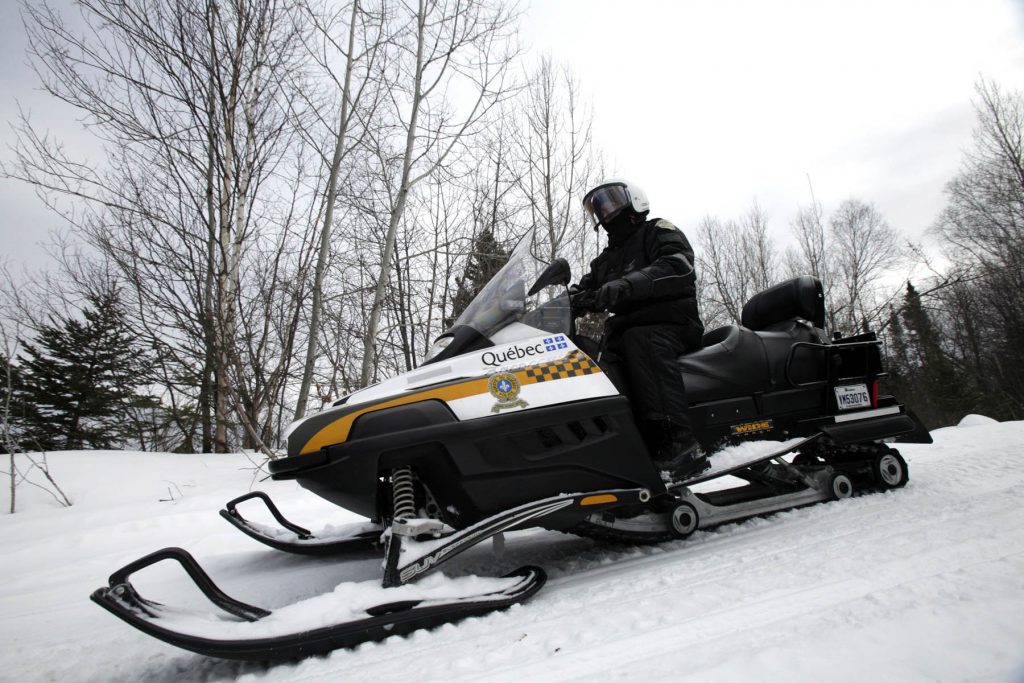 La SQ a à l’oeil les motoneigistes hors sentier