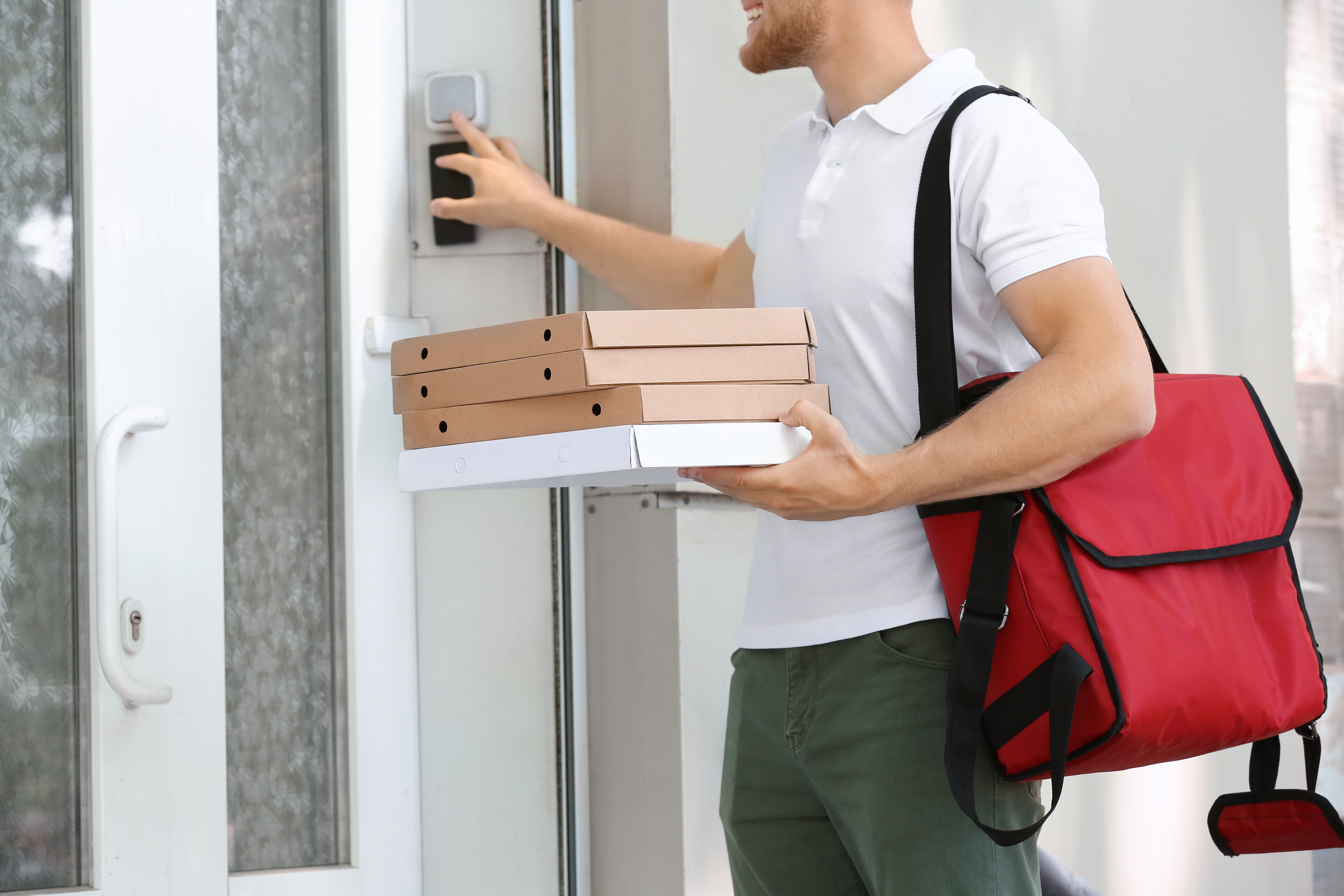 Des frais de 30% pour livrer des repas : Québec Solidaire ne le digère pas