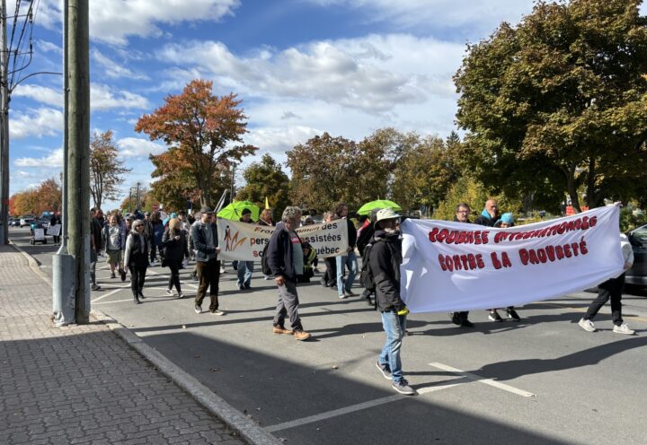 Dans la rue pour manifester contre la pauvreté