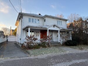 La Ville achète une maison sur Victoria à des fins commerciales