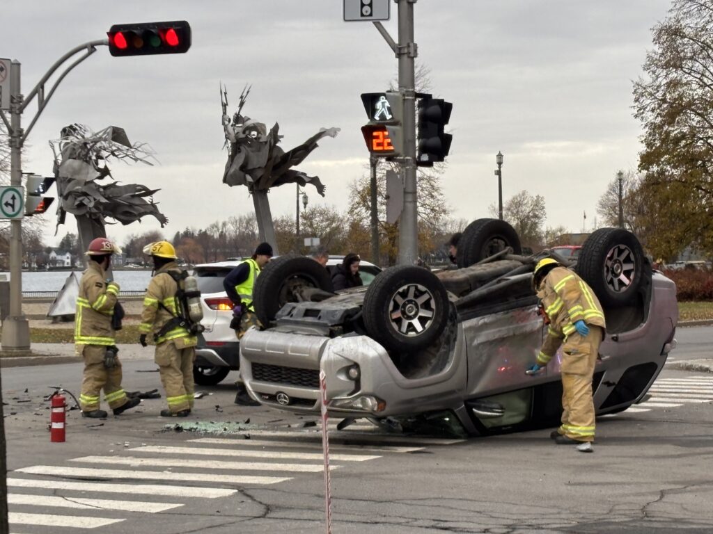 Spectaculaire collision sur Du Centenaire