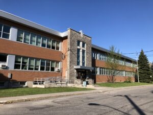 CSS de la Vallée-des-Tisserands : coups de pied et coups de poing en grand nombre contre le personnel