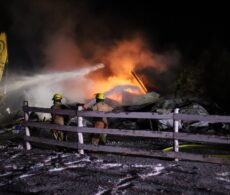 Voitures, bateaux et animaux dans un garage en flammes à Beauharnois