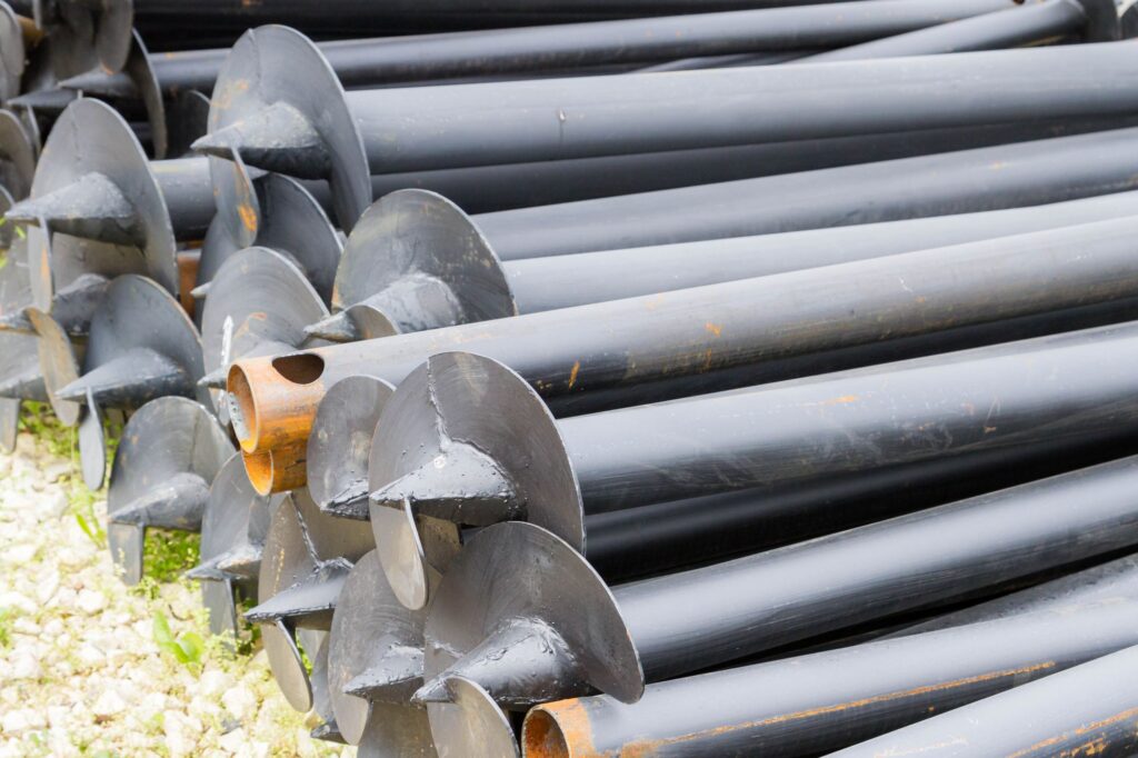 Pourquoi les pieux vissés sont idéaux pour les projets résidentiels