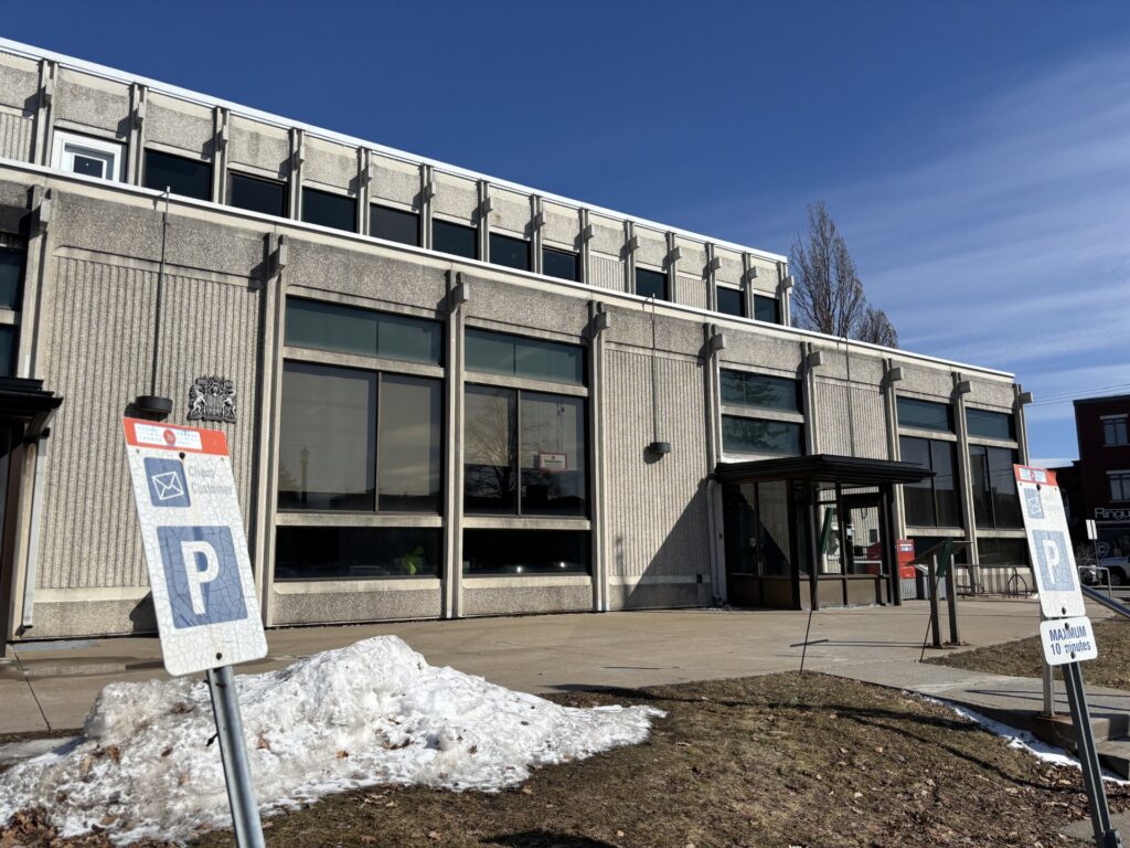 Bureau de postes de Valleyfield: « Le ministre a des décisions à prendre »