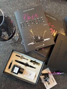 Avec Noir d’Encre on retrouve la romance spicy de Julie Laplante