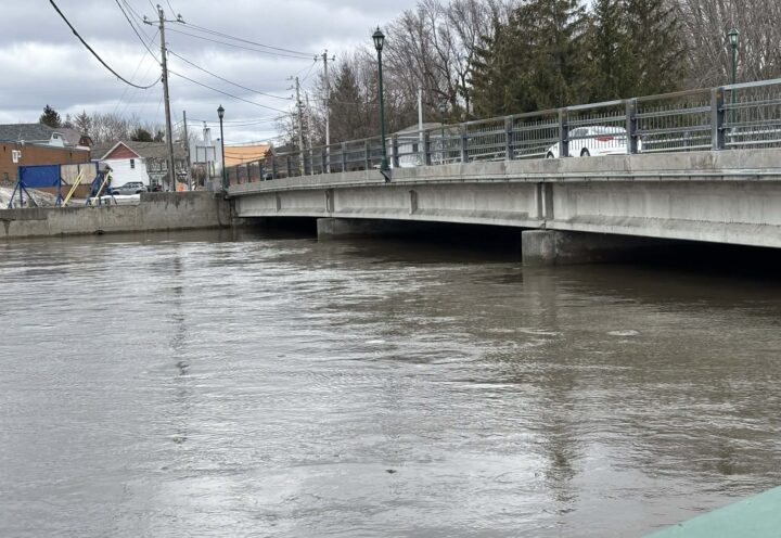 Deux tronçons de route fermés en raison d&rsquo;inondations