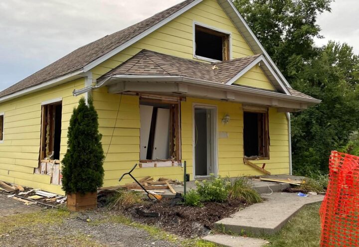 Résidence ravagée par un mouvement de sol, rue Racicot