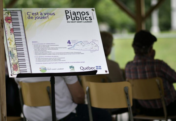 Animation autour des pianos publics dans le Haut-Saint-Laurent