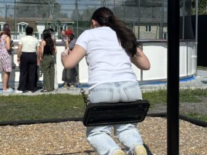 Cour extérieure du Centre jeunesse – Campus Valleyfield : enfin un endroit pour chiller