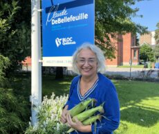 La députée Claude DeBellefeuille reprend son épluchette