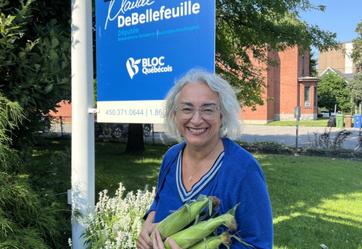 La députée Claude DeBellefeuille reprend son épluchette