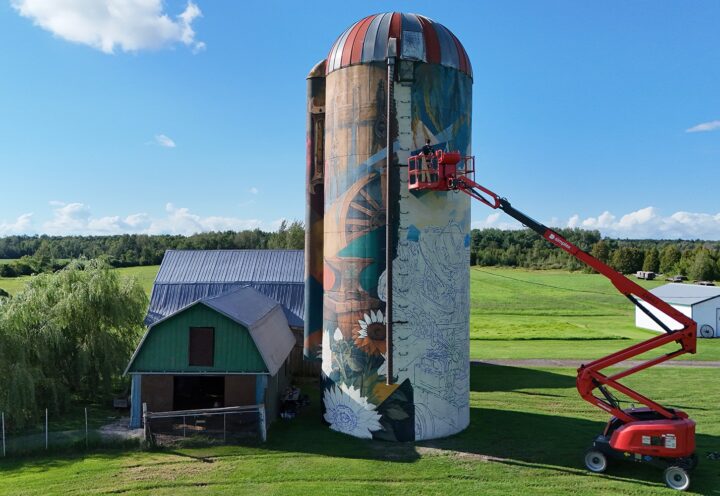 Haut-Saint-Laurent: trois nouveaux silos deviennent oeuvre d&rsquo;art