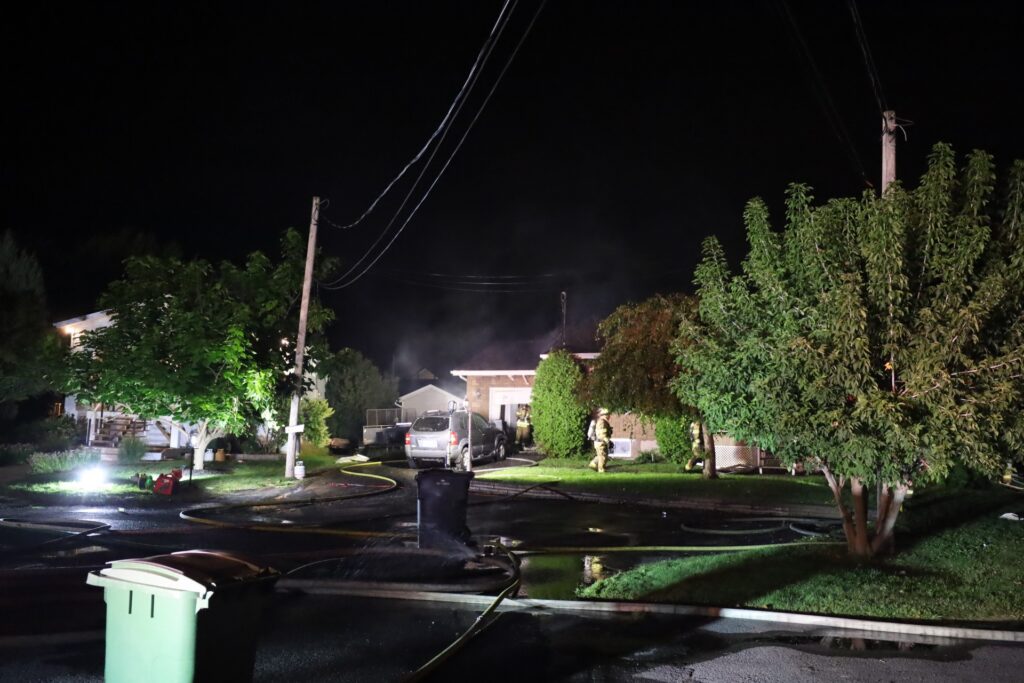 Incendie à Saint-Zotique: l&rsquo;alerte reçue après 35 minutes